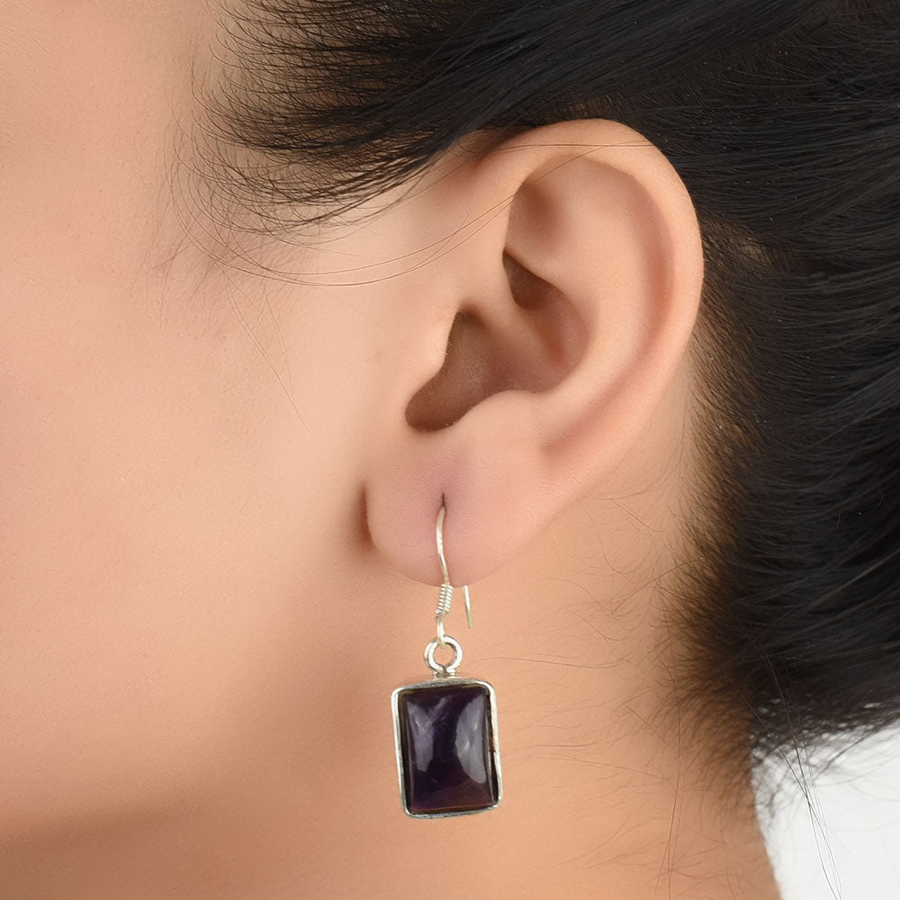 Square earrings with amethyst in 92.5 Sterling Silver, expertly crafted and inspired by ancestral markings.
