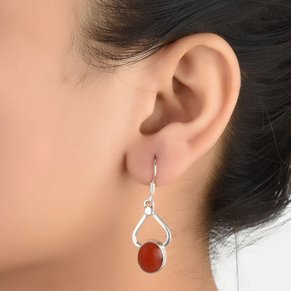 Oval earrings with carnelian in 92.5 Sterling Silver, artisan-made and inspired by jaali patterns.