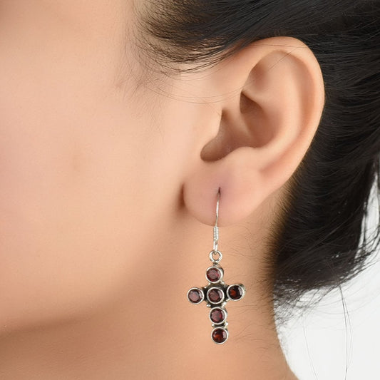 Dangle earrings with jade in 92.5 Sterling Silver, skillfully made and inspired by desert geometry.