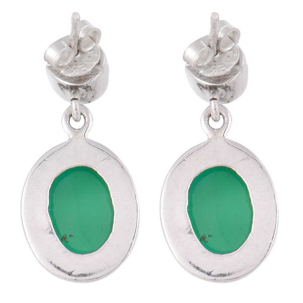 Close up of Pearl & Onyx stone set in sterling silver drop