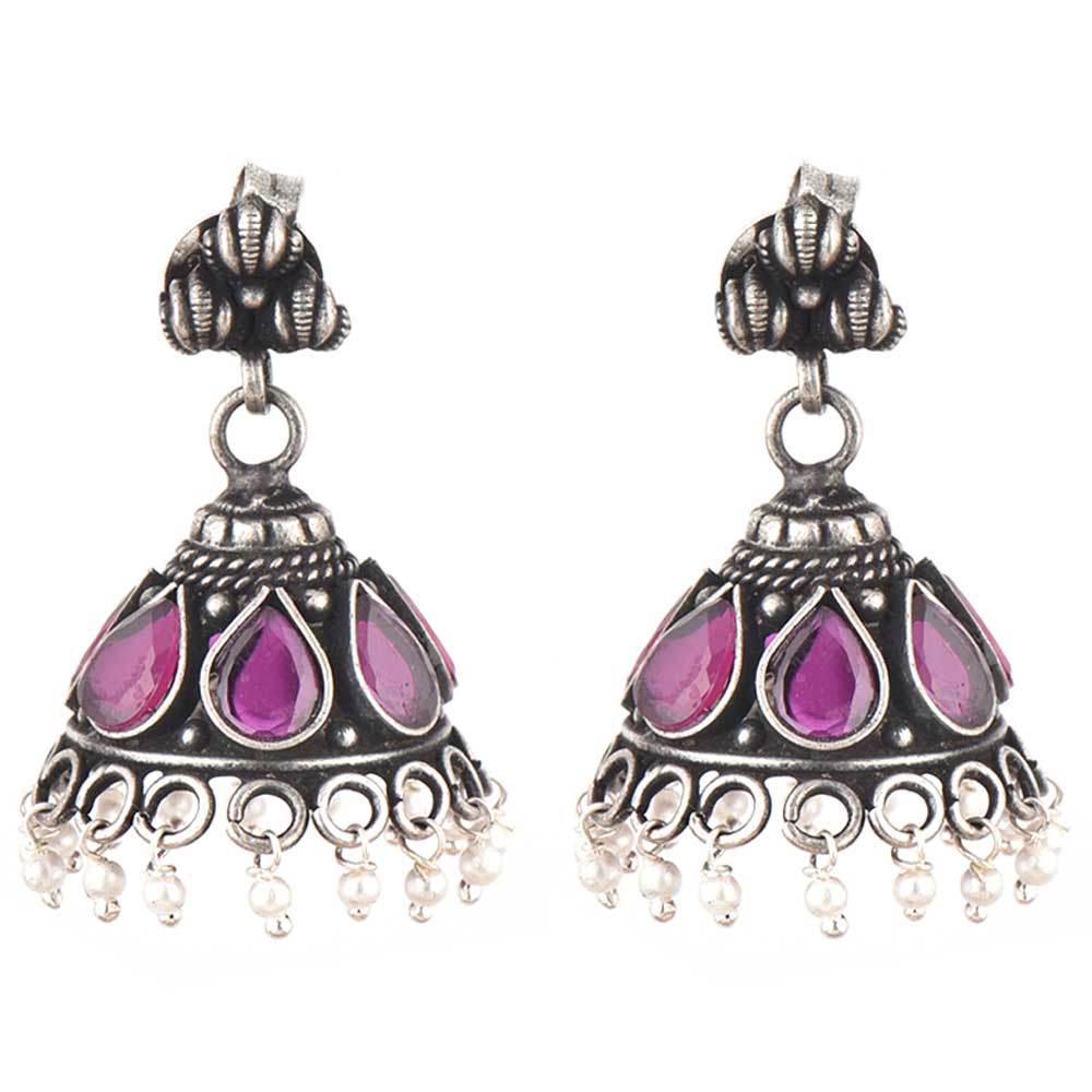 Side profile showing Pearl on the jhumki earrings