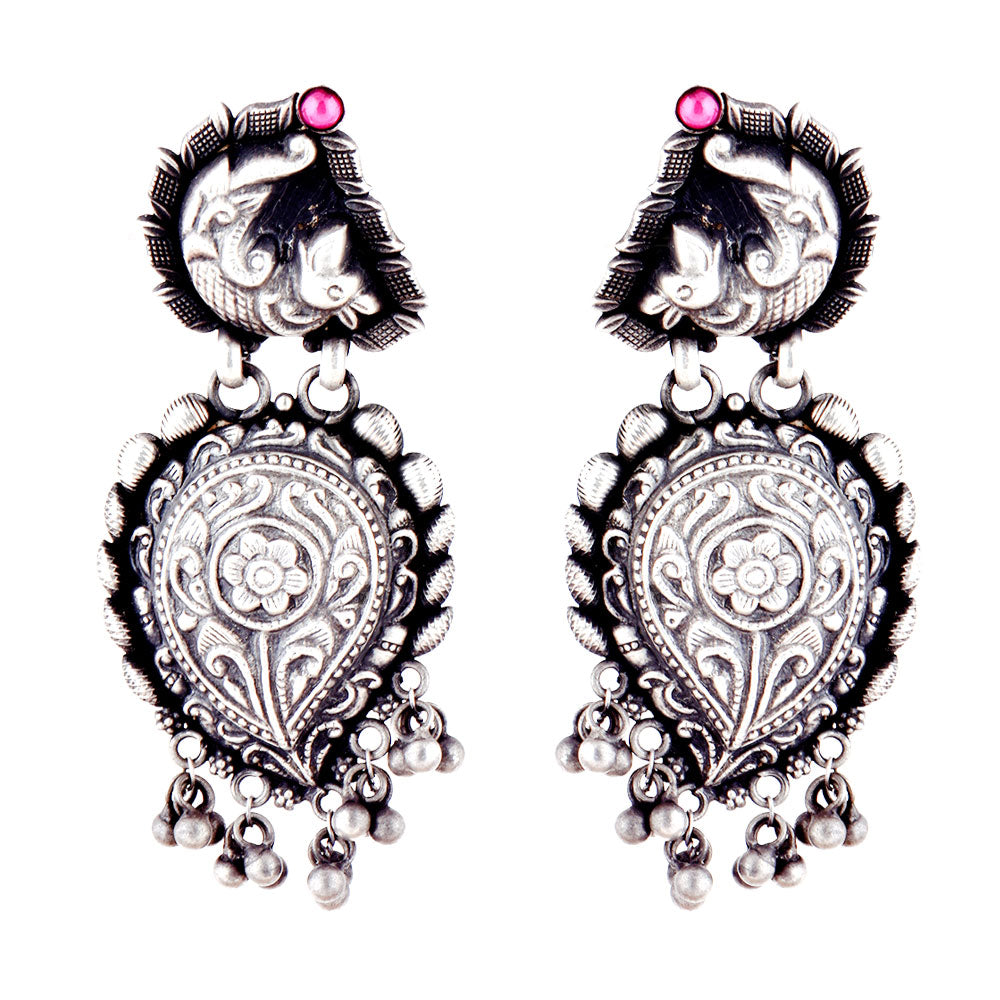Handcrafted earrings with heritage design