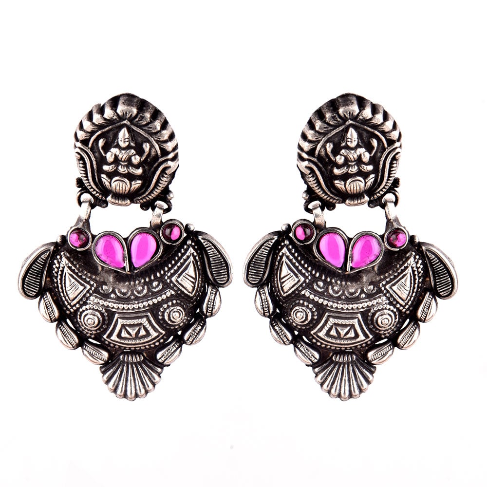 Handcrafted earrings with heritage design