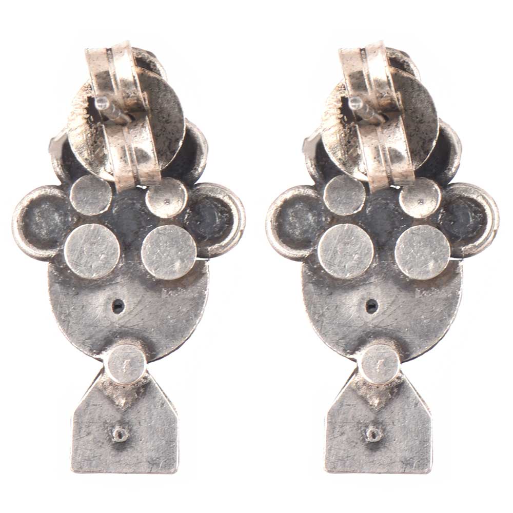 Close up of handcrafted topaz, onyx pattern set in 92.5 Sterling Silver