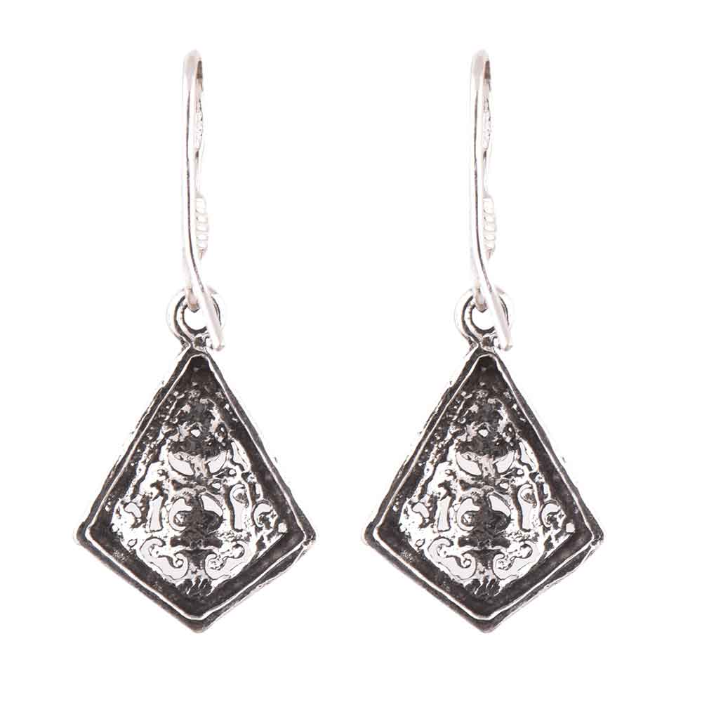 Side angle showing Filigree shape and texture