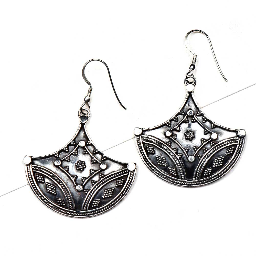 Side profile showing the handcrafted tribal and diya motif