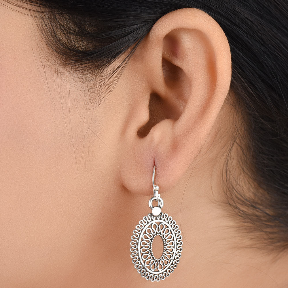 Front view of Reet oval earrings in 92.5 Sterling Silver