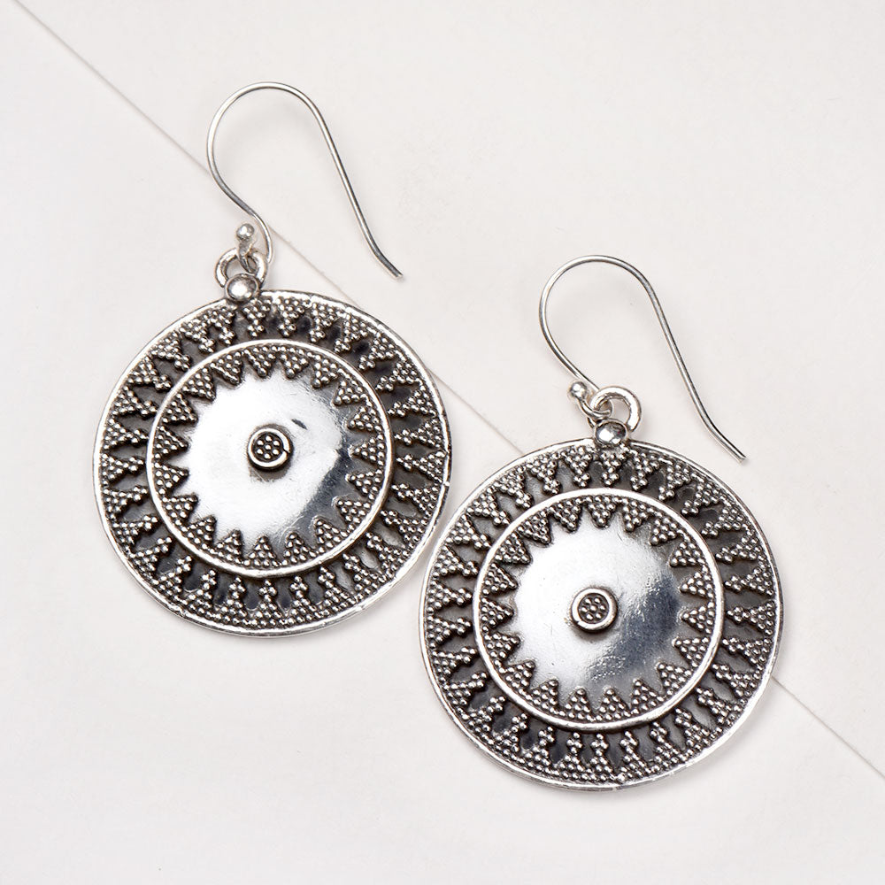 Classic round dangle earrings in 925 silver with heritage appeal