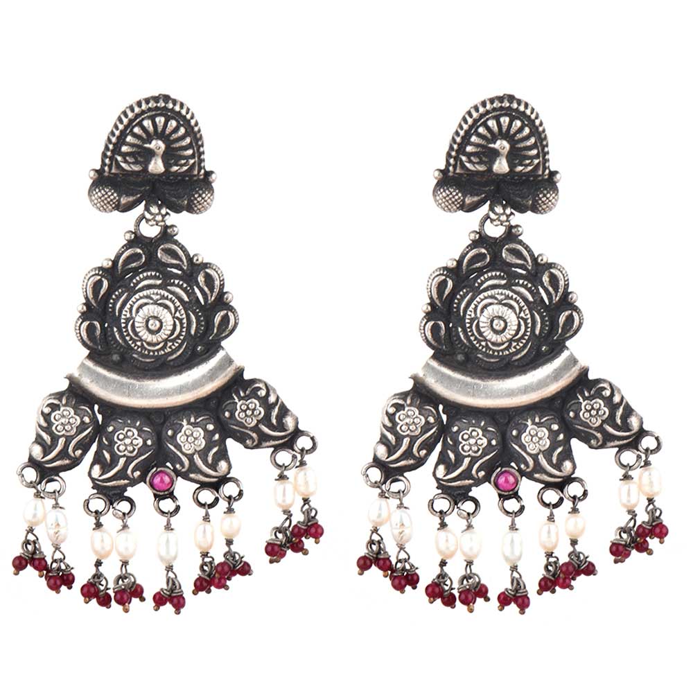 Intricate silver work with Pearl